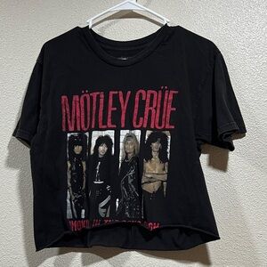 Mötley Crüe Black Graphic Band Tee Cropped